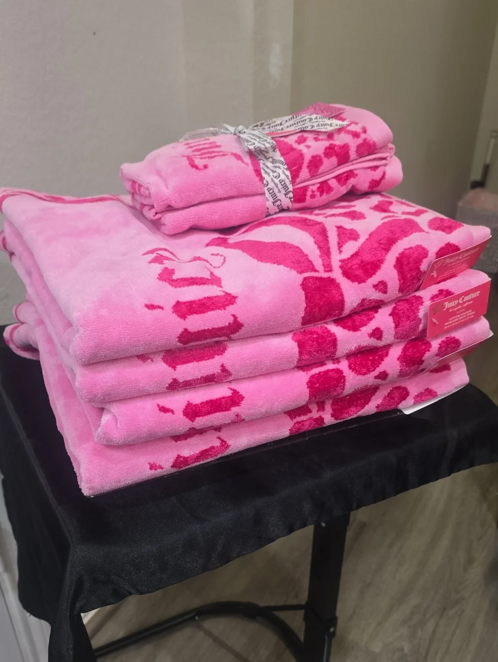 Juicy Couture Home Bows & Leopard Print Plush Oversized Bath Towel Set- Pink